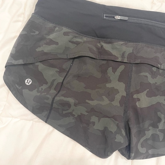 Lululemon SPEED UP SHORT *2.5" . Incognito Camo Multi Gator Green/Black . Size 6 - Picture 13 of 16